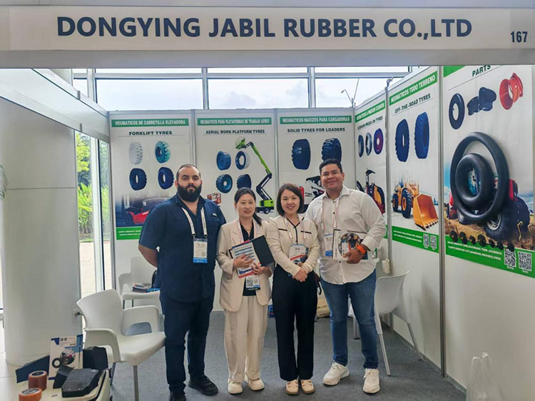 JABIL-dekk skinner på Panama International Tire Expo 2025, og når strategiske samarbeidsintensjoner med kjøpere fra flere land JABIL-dekk skinner på Panama International Tire Expo 2025, og når strategiske samarbeidsintensjoner med kjøpere fra flere land