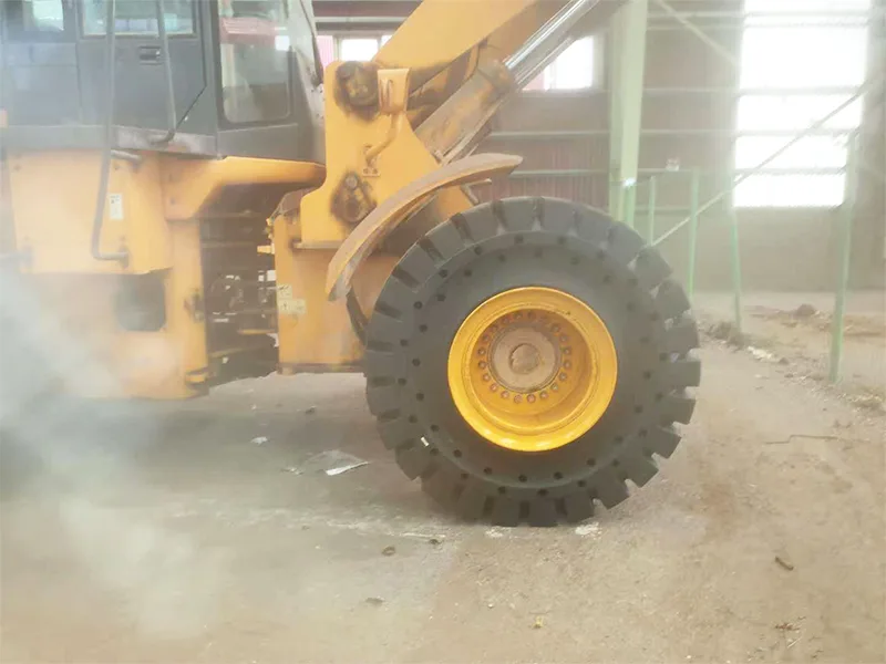 En glassfabrikk i Brasil bruker 23,5-25 solide dekk